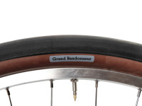 Vitesse 700c clearance tires